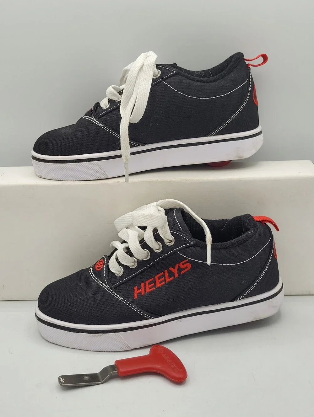 Heelys Skater Shoes Size 1 In Youth